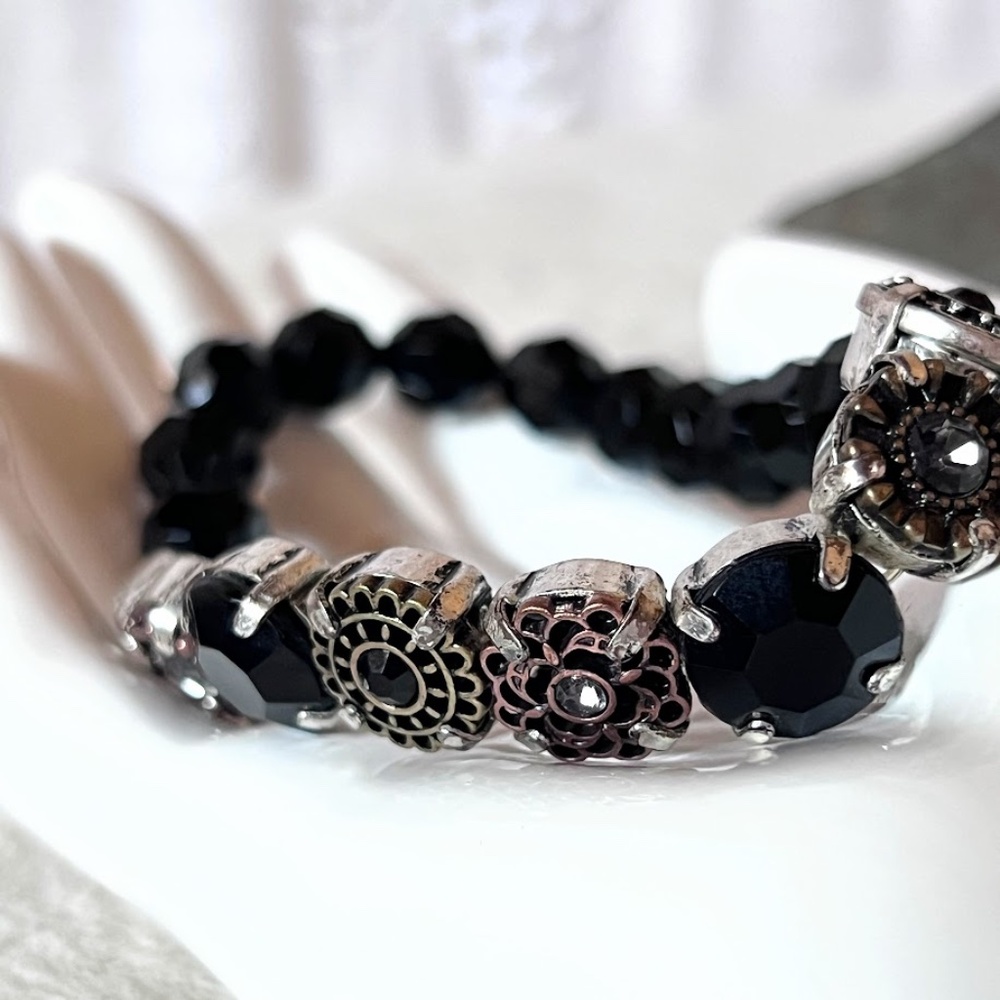 Vintage Avon NRT Silver Tone Black Bead Bracelet - Picture 1 of 5